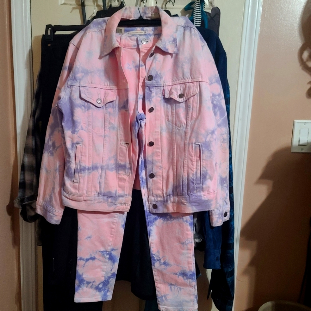 Levi tye dye outfit